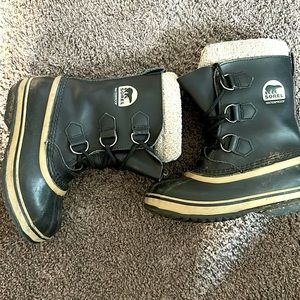 sorel kid snow boot size 1
